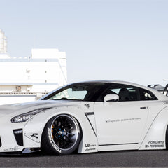 LB　35GT.R Amazon.com: LB-Silhouette Works GT 35GT-RR Ver.1 RHD (Right